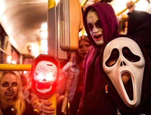 Halloween en Bus Parrandero – Fiesta y Campamento