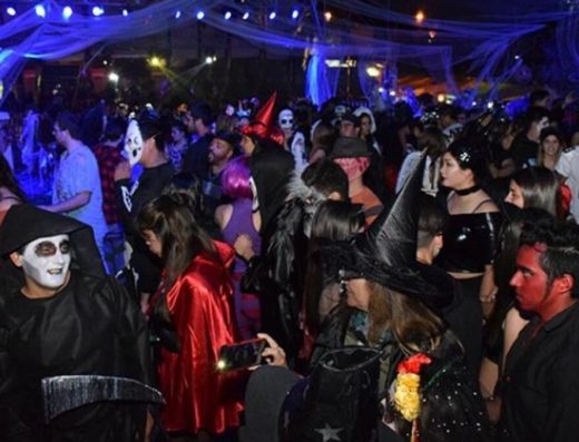 Halloween en Bus Parrandero – Fiesta y Campamento